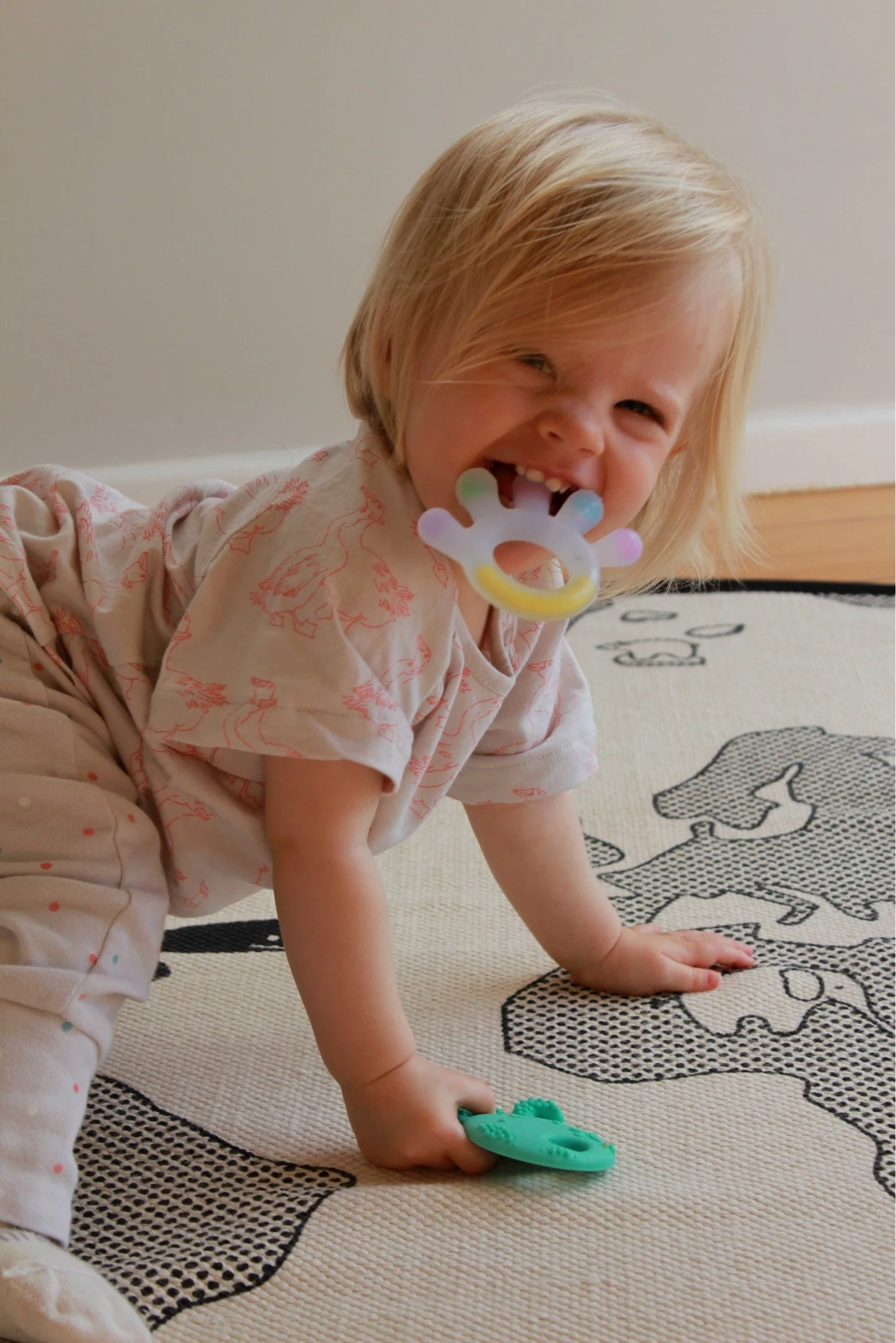 Haakaa Silicone Palm Teether 1 PK - Image 4