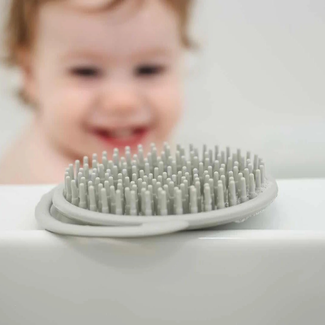 Haakaa Silicone Shampoo Brush 1 pk (Pack of 4) - Image 3